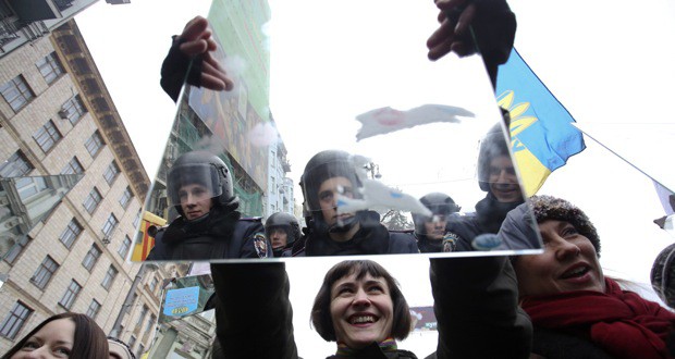 mirrorprotest2